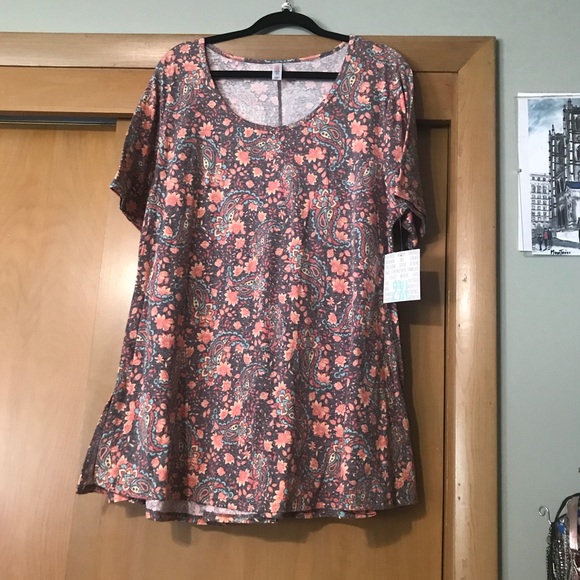 LuLaRoe Tops - Lularoe perfect t shirt
